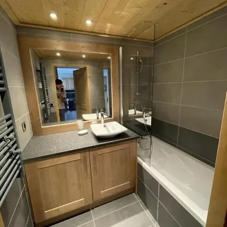 Epinette 10, Luxury